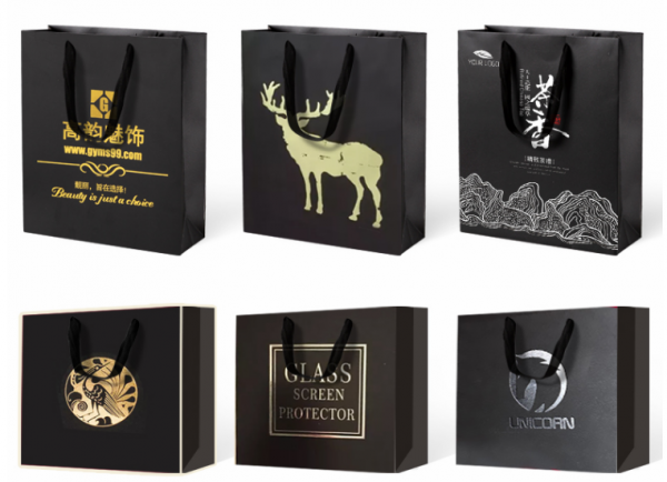 黑卡燙(tang)金手提(ti)袋