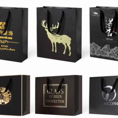 黑卡燙(tang)金手提(ti)袋