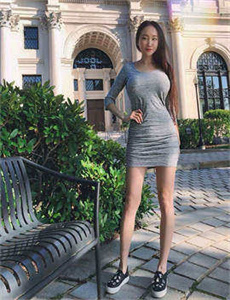 如如影视剧在线播放-被吊起来张开腿供人玩弄