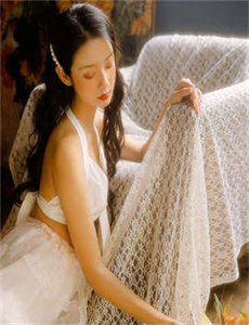 盗亦有道电影下载-一件衣服都没有穿的动漫女