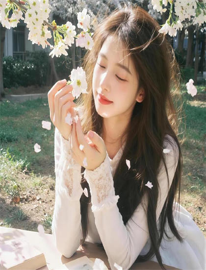 《开局教训父皇宠妃》角色研究：无人机拍摄的视角与稳定性 认识人物与故事的互动